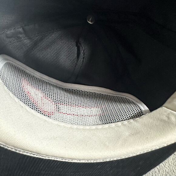 Vintage NHL Detroit Red Wings Black Corduroy Snapback Hat Excellent Condition - Picture 10 of 10